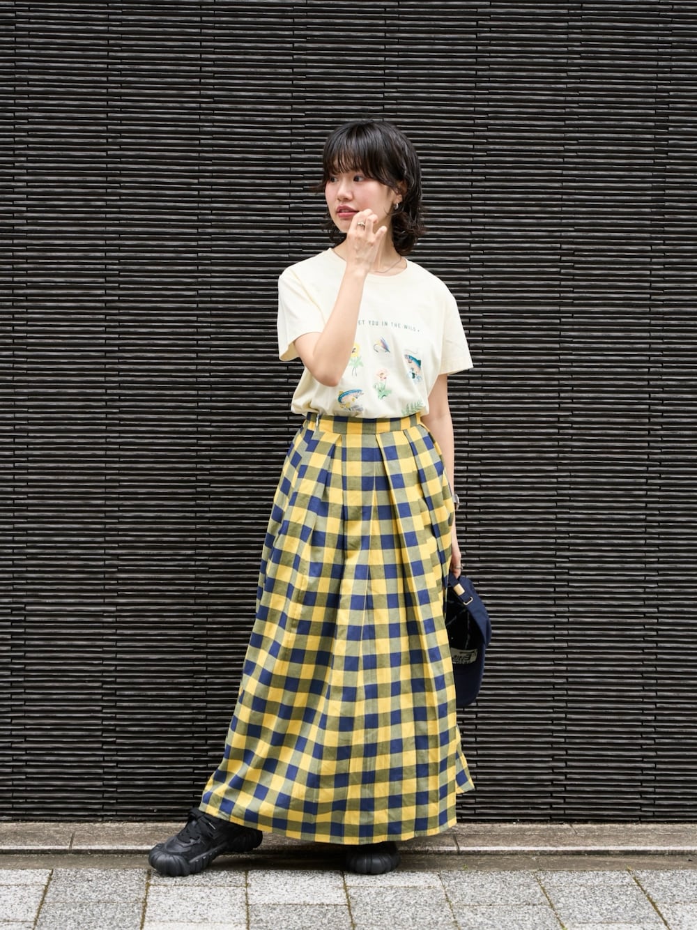 ポップなプリントTシャツ×チェック柄スカートコーデ – Eddie Bauer