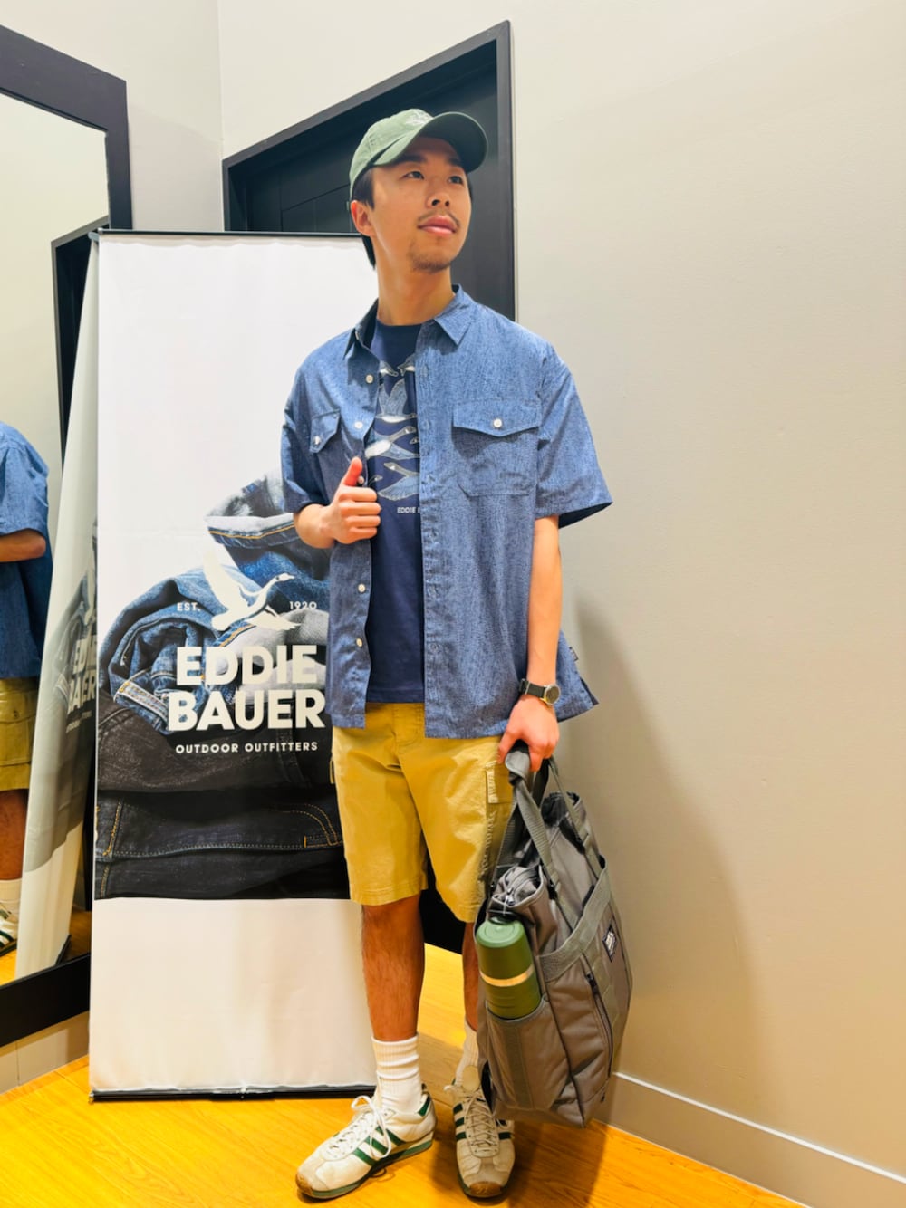 ヨッシー様 C6477 プリントTシャツコーデ ネイビーで魅せる都会的コーデ × グースプリントTシャツ – Eddie Bauer