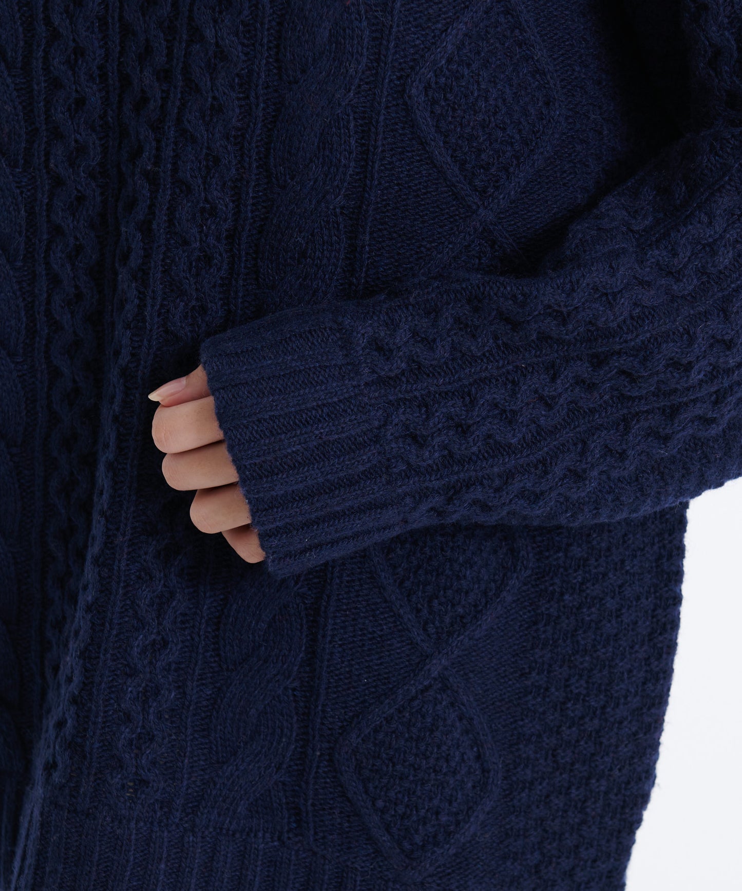 ケーブルニットセーター/CABLE KNIT SWEATER