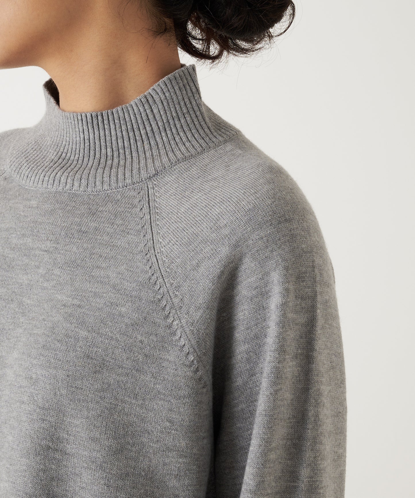 シュリアル モックネック/SURREAL MOCK NECK