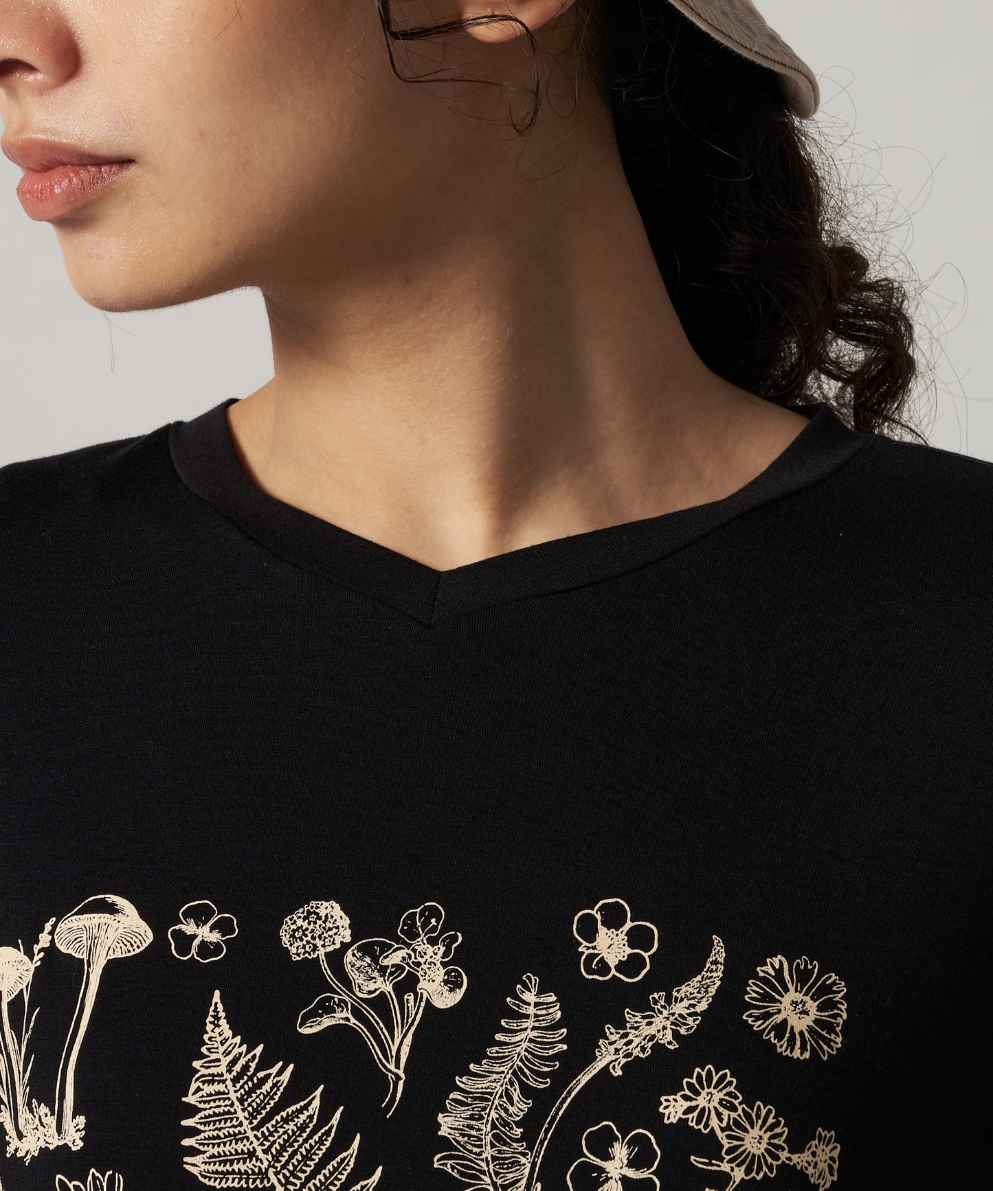 Vネック チュニックTシャツ/V-NECK TEE TUNIC