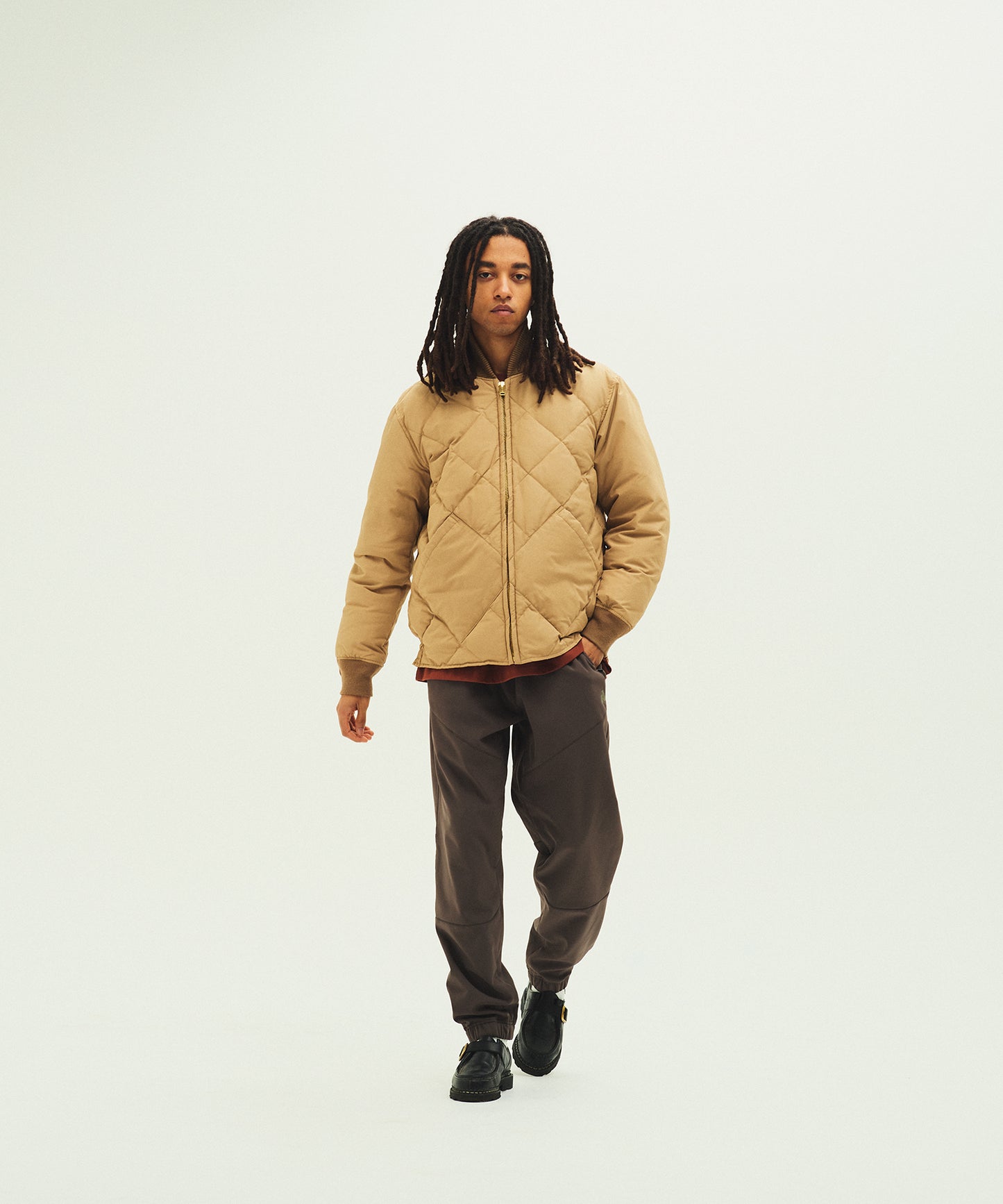 Eddie Bauer スカイライナー ダウンジャケット モデル全身 TAWNY