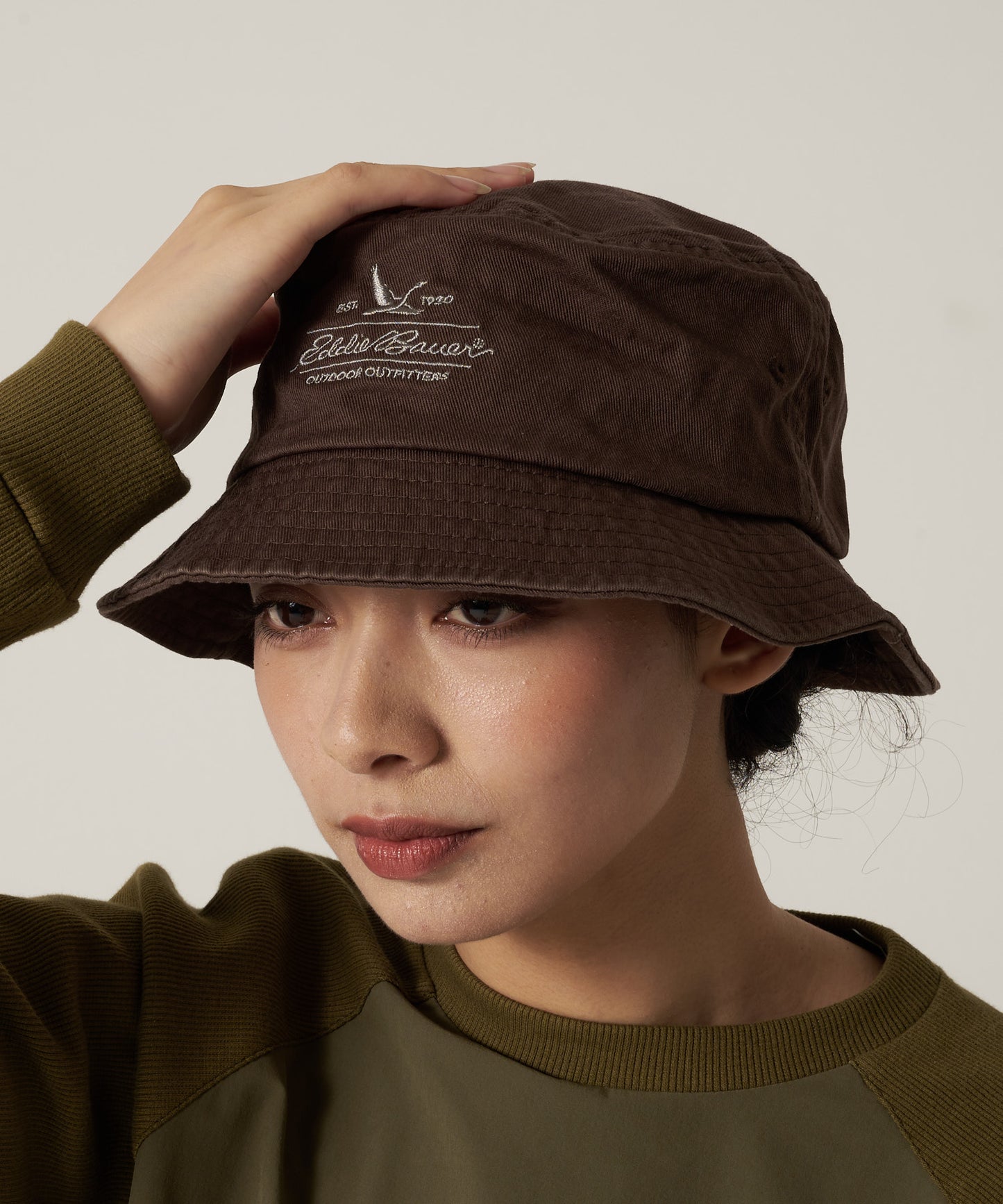 コットンツイル ロゴバケットハット/COTTON TWILL LOGO BUCKET HAT
