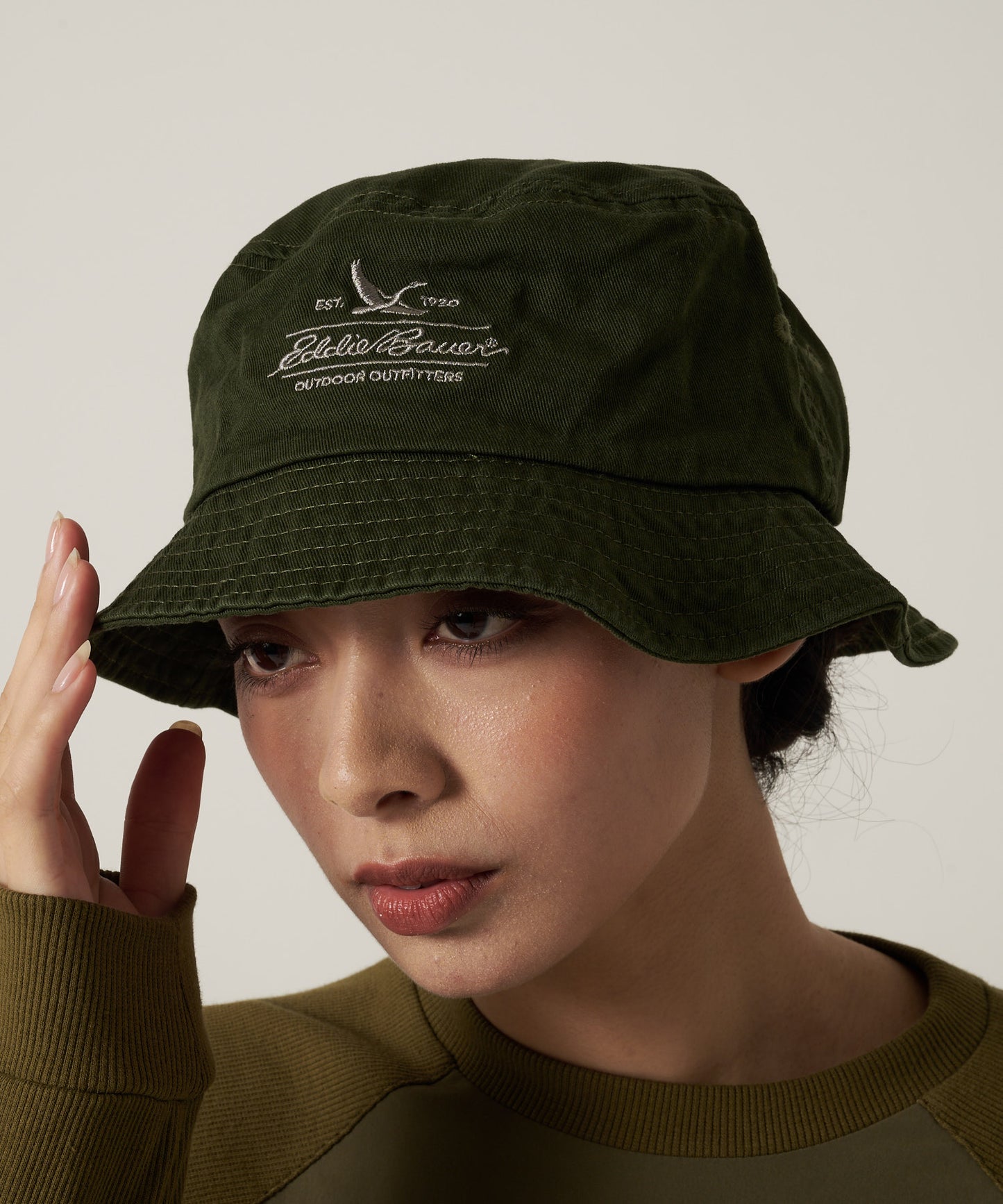 コットンツイル ロゴバケットハット/COTTON TWILL LOGO BUCKET HAT