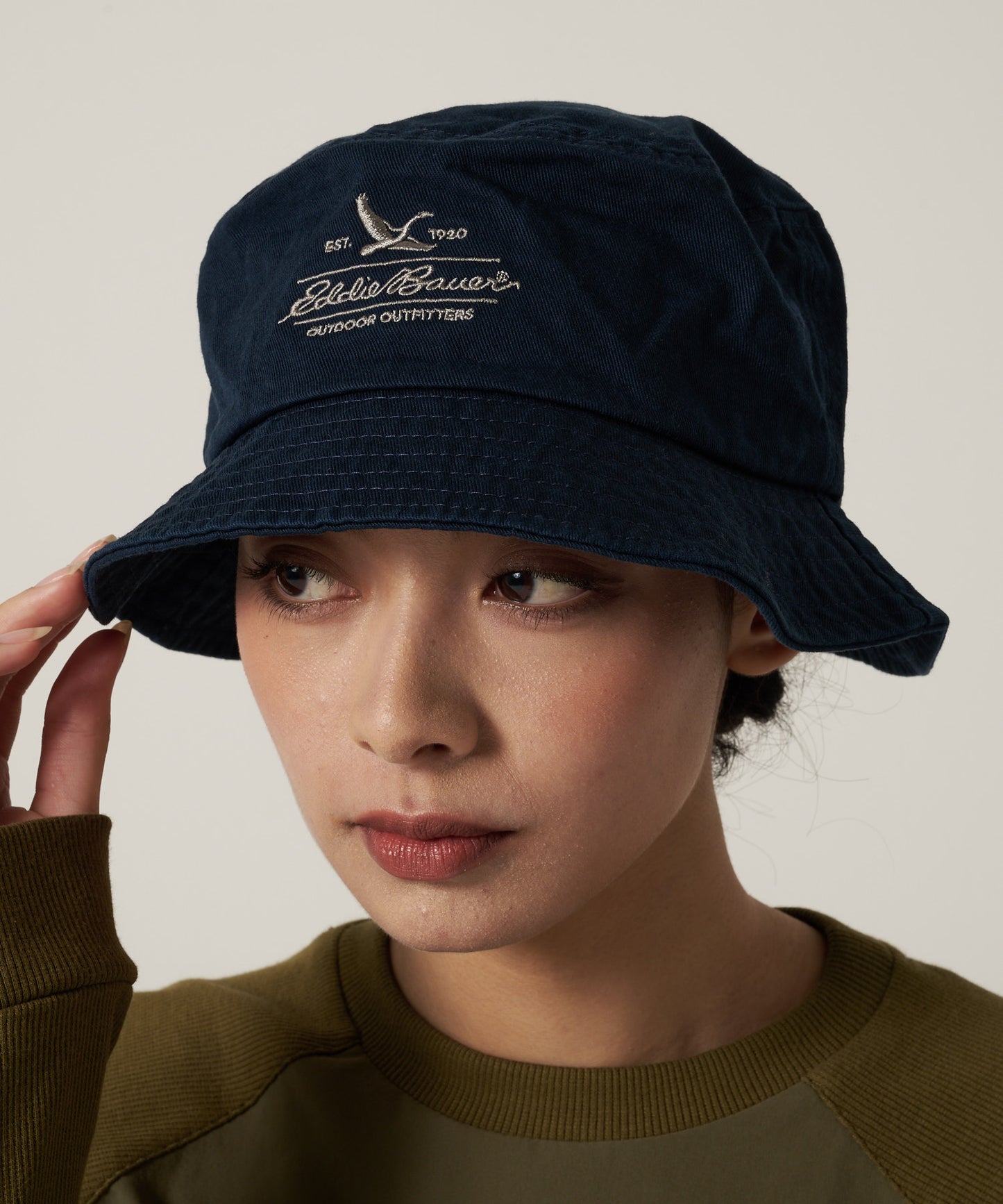 コットンツイル ロゴバケットハット/COTTON TWILL LOGO BUCKET HAT