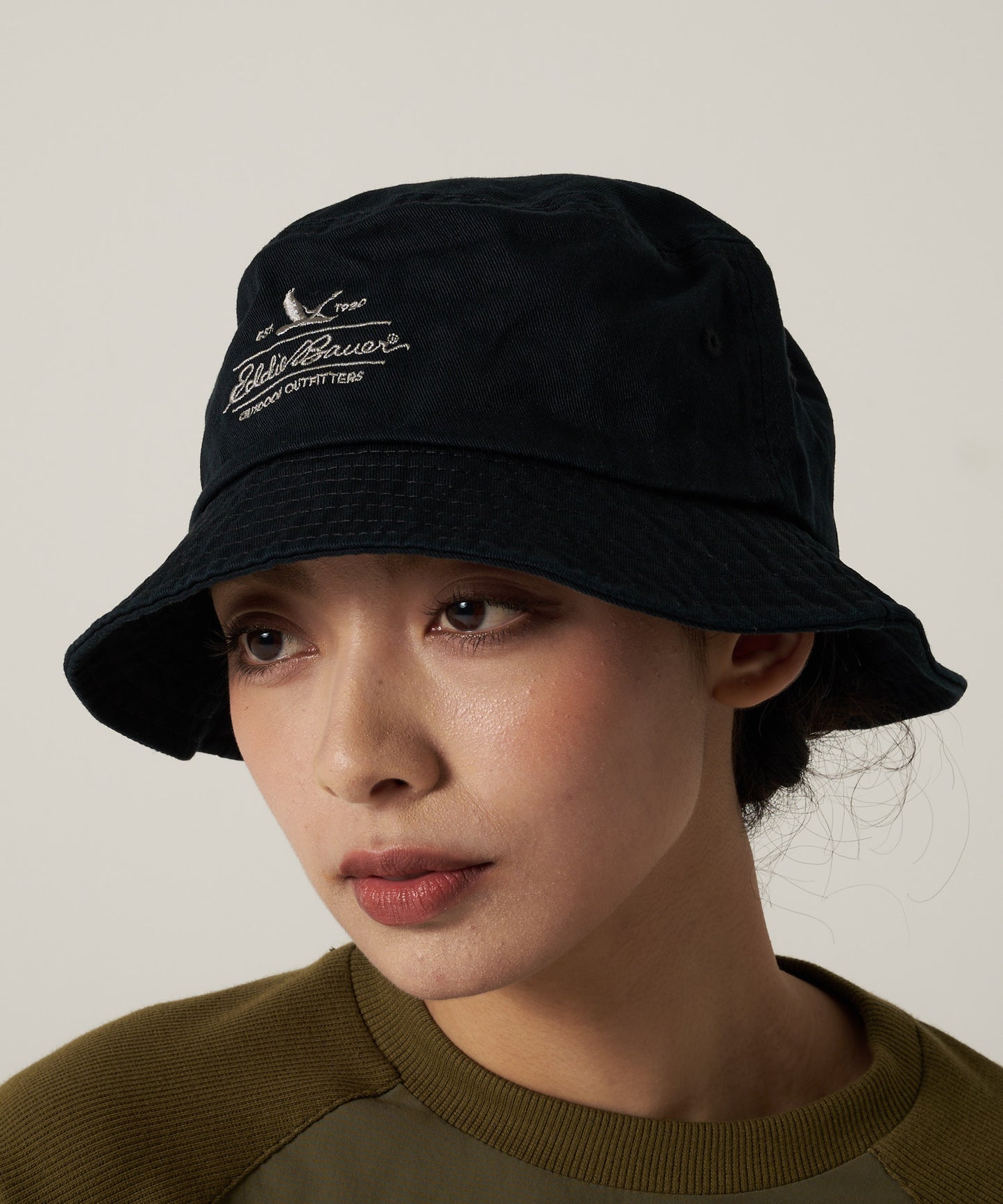 コットンツイル ロゴバケットハット/COTTON TWILL LOGO BUCKET HAT