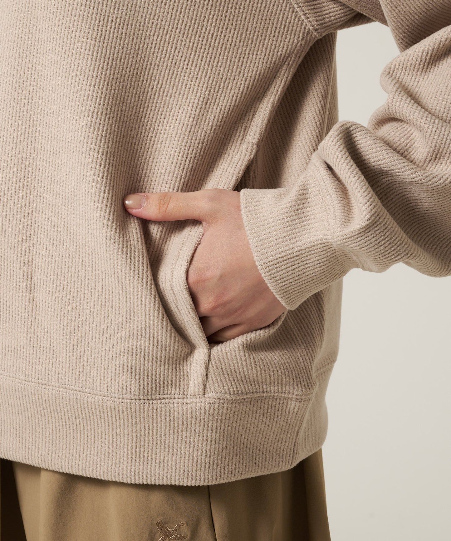 オーバーサイズ ベルヴィ コーデュロイプルオーバー/OVERSIZED VELVY CORD PULLOVER