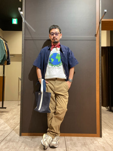 シンプルな組み合わせにアクセント。