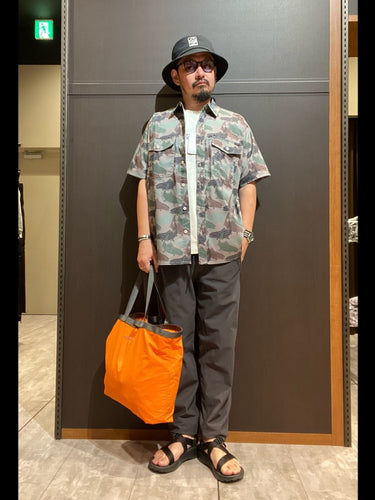 トラウトモチーフの総柄シャツ(迷彩風)