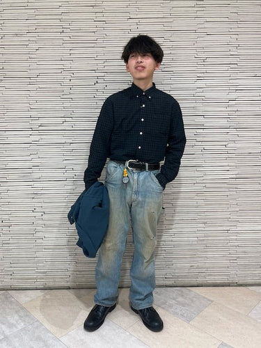 春の新作コーデ!ダークグリーンシャツで作るカッコいいスタイル