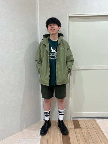 季節感も楽しむ!グリーンで魅せる大人の万能コーデ