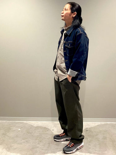 ブラウンチェックで仕上げる、大人のカジュアルコーデ