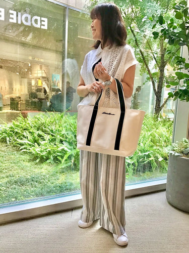 上品レースで爽やかに。夏のおでかけスタイル