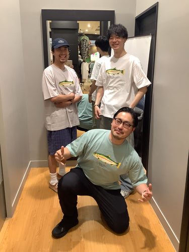 4人のスタッフによるニジマスTシャツコーデ