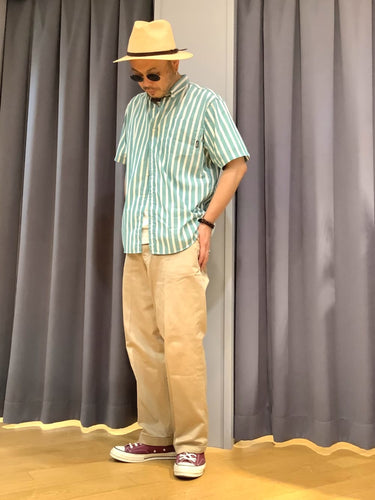 夏の砂浜を彷彿とさせる コーディネート