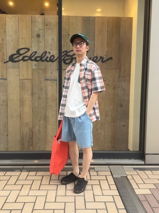オレンジチェックが映える、爽やかサマーカジュアル