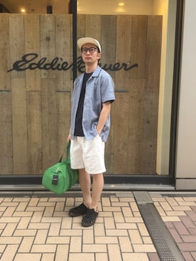 爽やかさを纏う、大人のサマーリラックススタイル