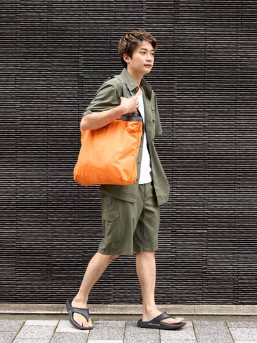 ミリタリーグリーンでまとめるアーバンサマーコーデ