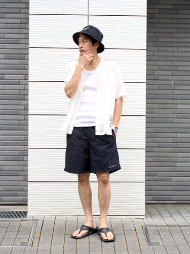 トレンドの透け感シャツ