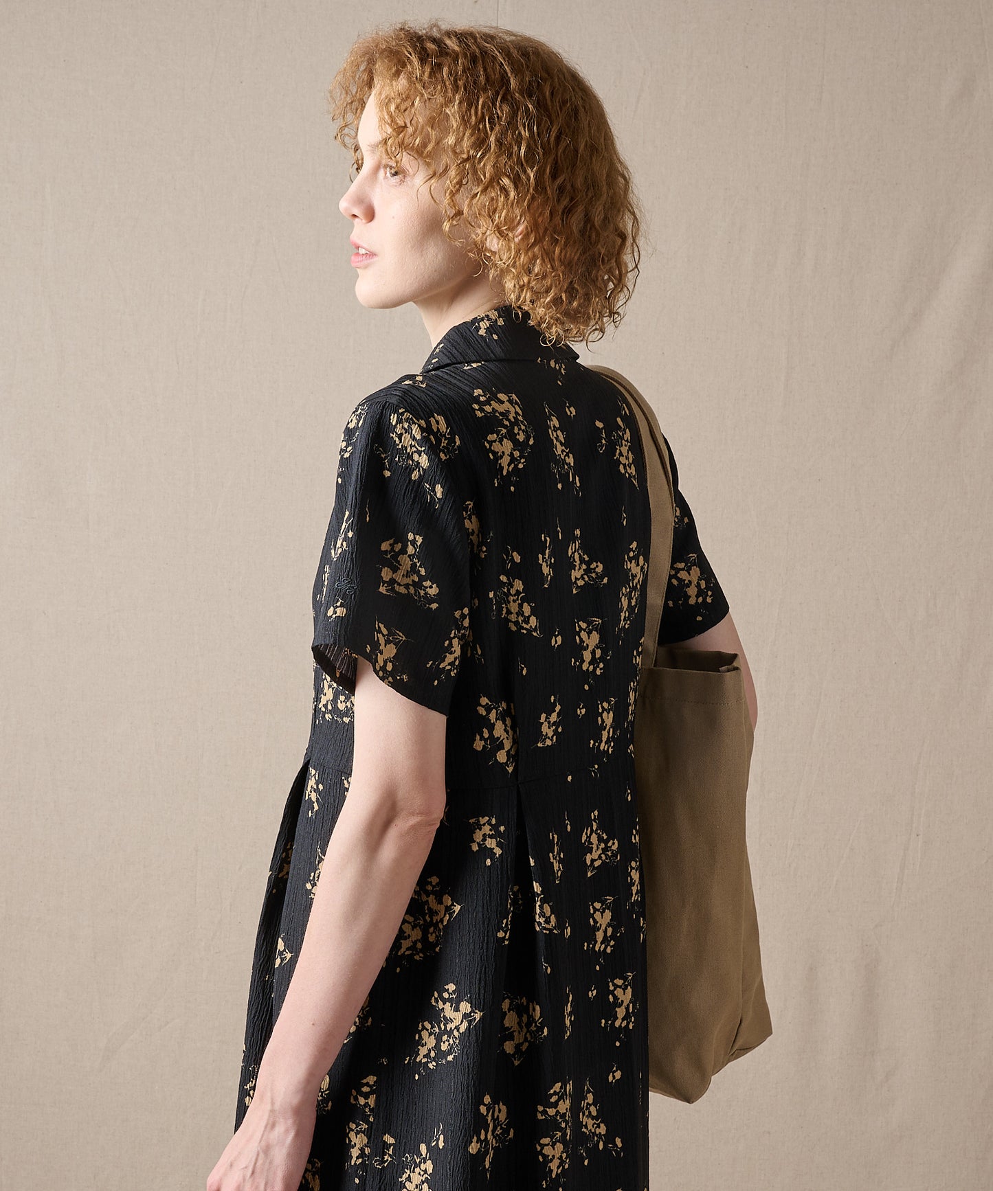 【予約】リラックスフローラル シャツワンピース/RELAX FLORAL SHIRT DRESS