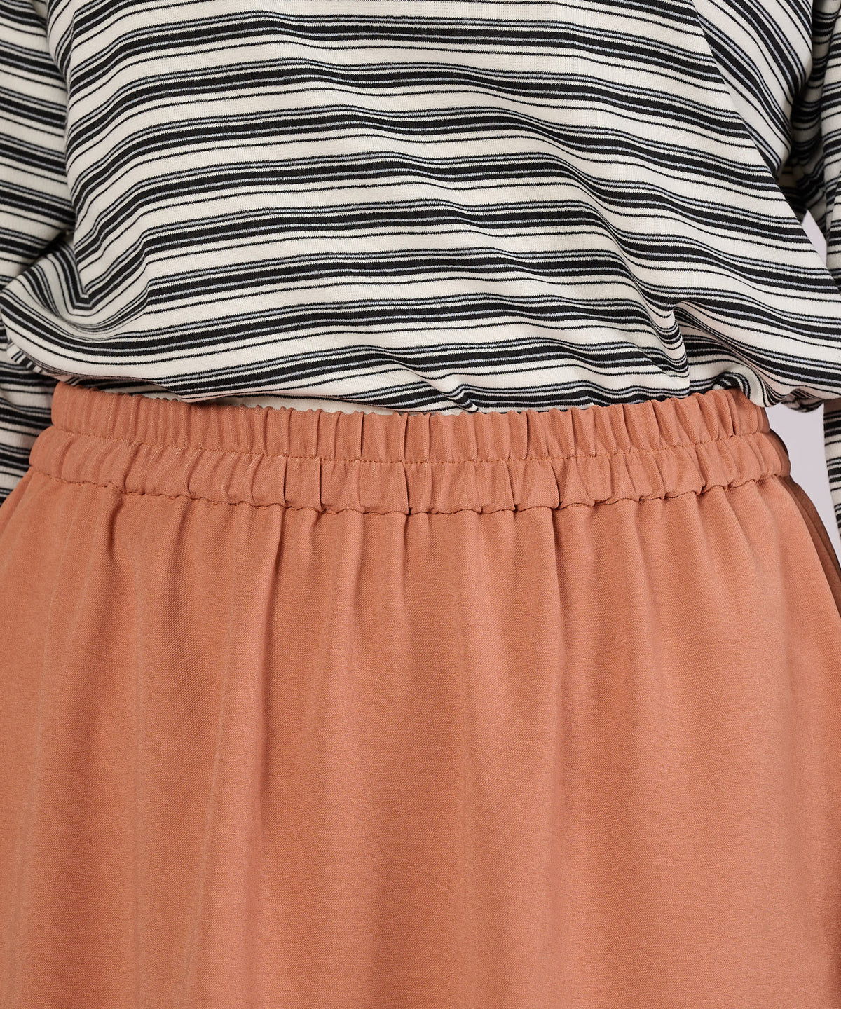 バックサテンユーティリティフレアスカート/BACK SATIN UTILITY FLARE SKIRT