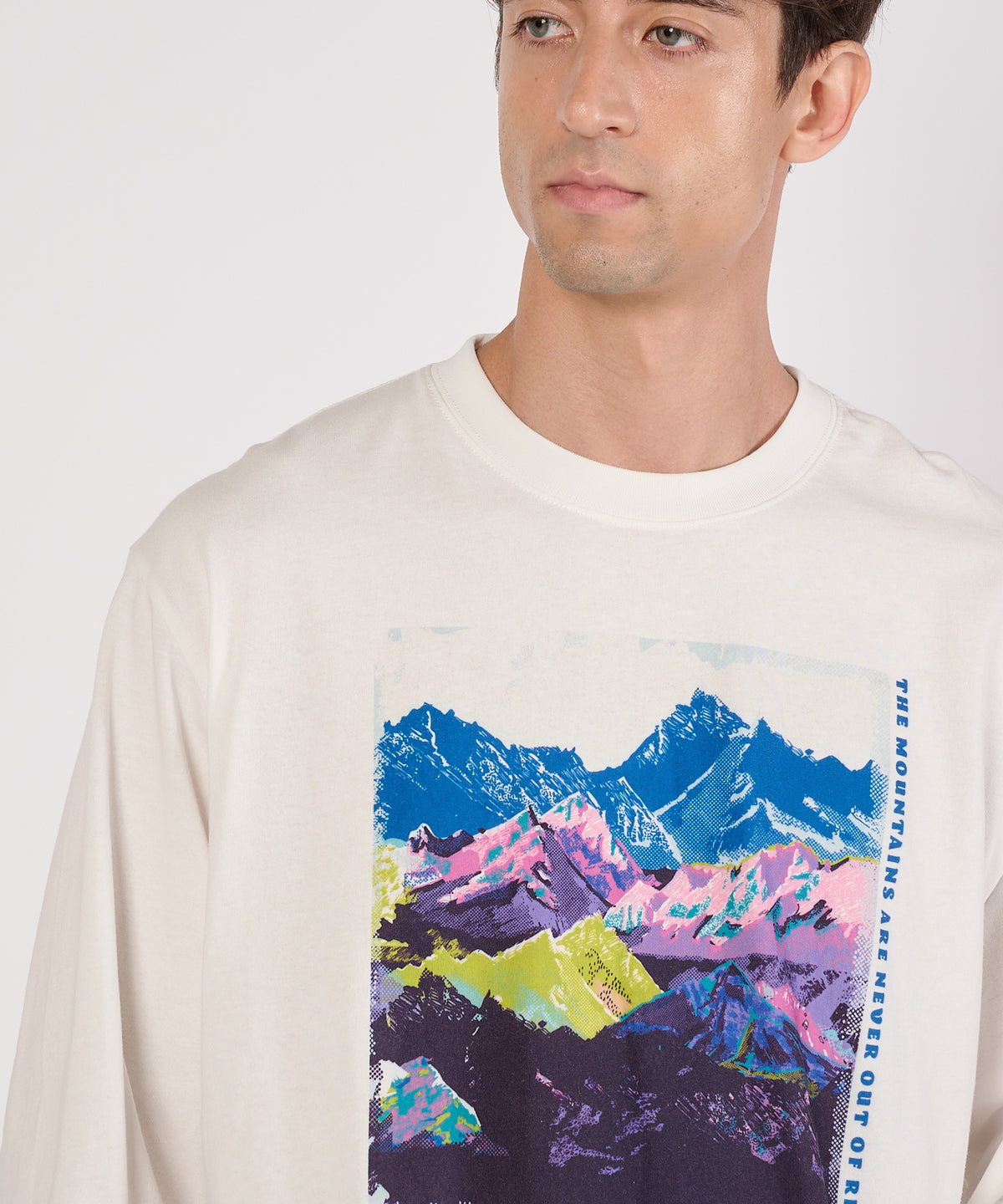 グラフィック長袖Tシャツ/GRAPHIC LS TEE