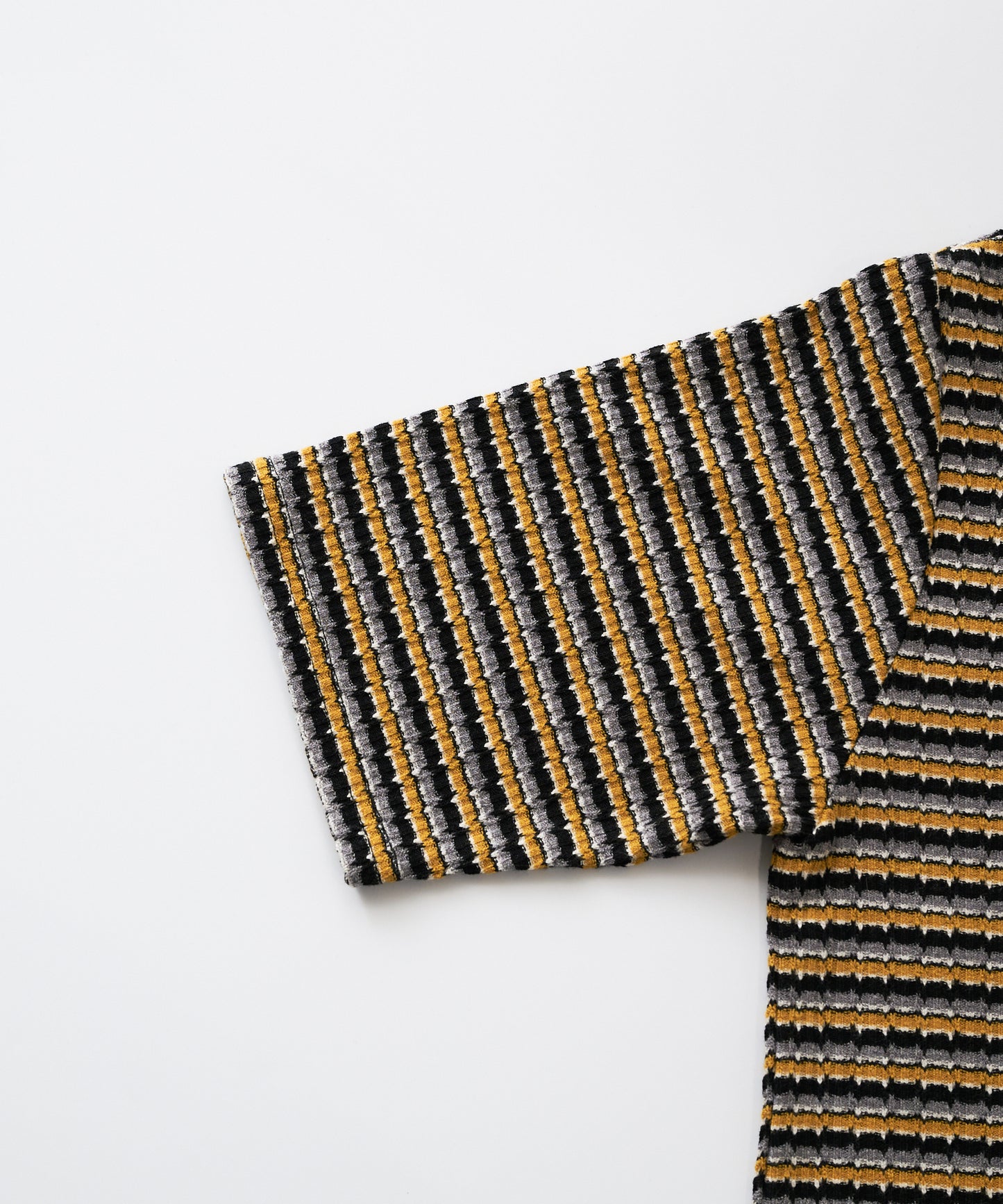 テクスチャード マルチストライプ Tシャツ/TEXTURED MULTI STRIPE TEE