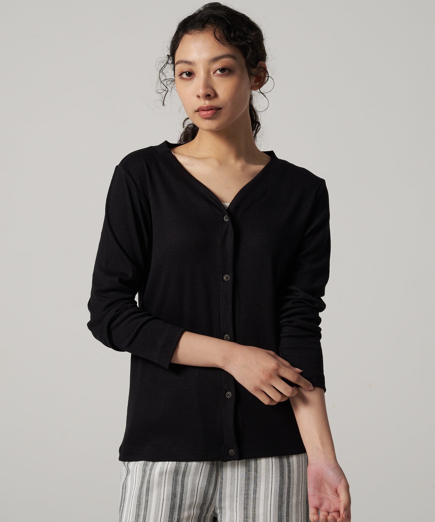エッセンシャルズ リブ 長袖カーディガン/ESSENTIALS RIBBED LS CARDIGAN