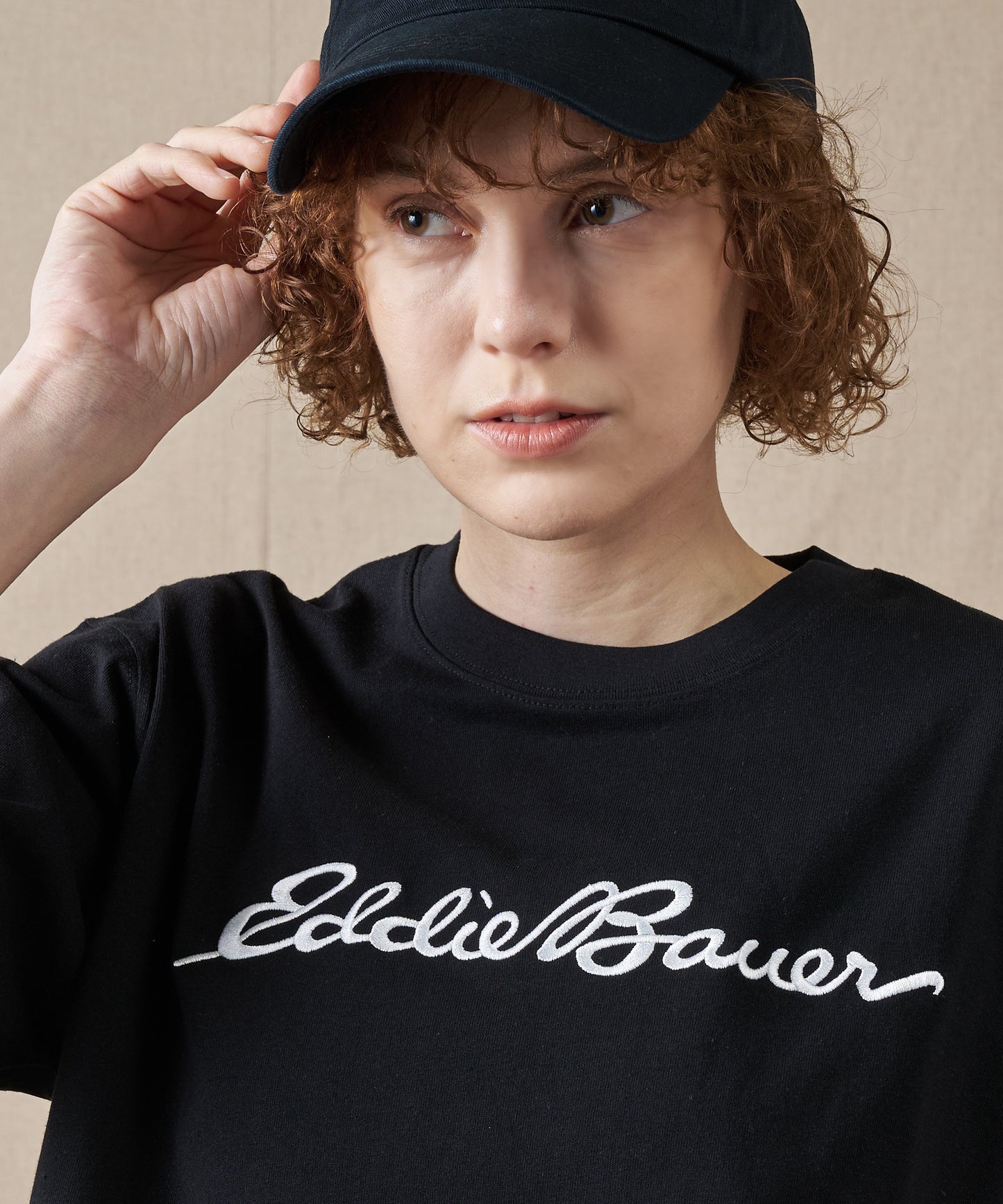 クラシック ロゴ刺繡 Tシャツ/CLASSIC LOGO EMB TEE