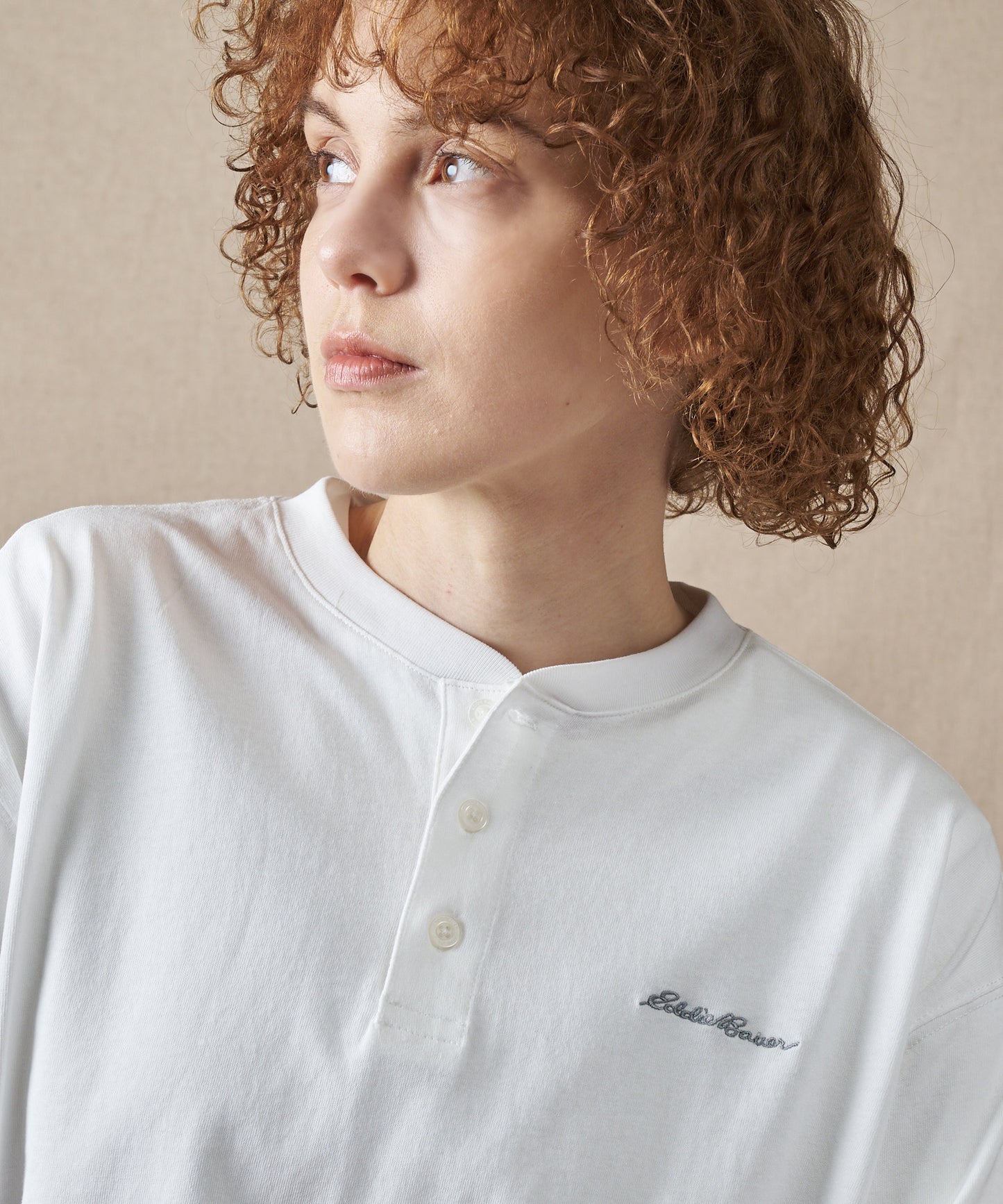 クラシック ロゴ刺繡 ヘンリーネックTシャツ/CLASSIC LOGO EMB HENRY TEE