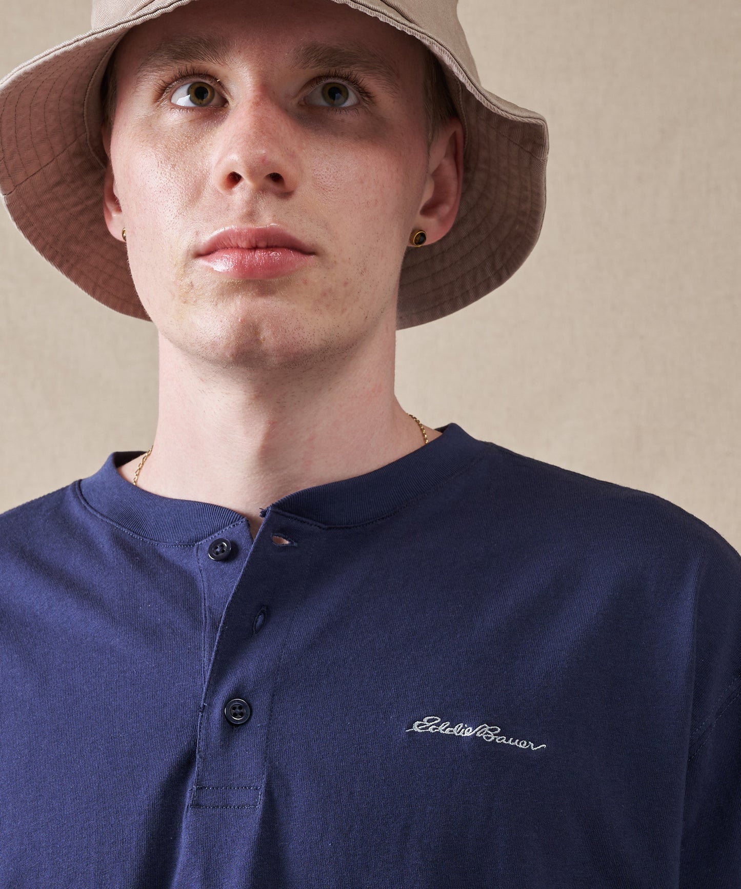 クラシック ロゴ刺繡 ヘンリーネックTシャツ/CLASSIC LOGO EMB HENRY TEE