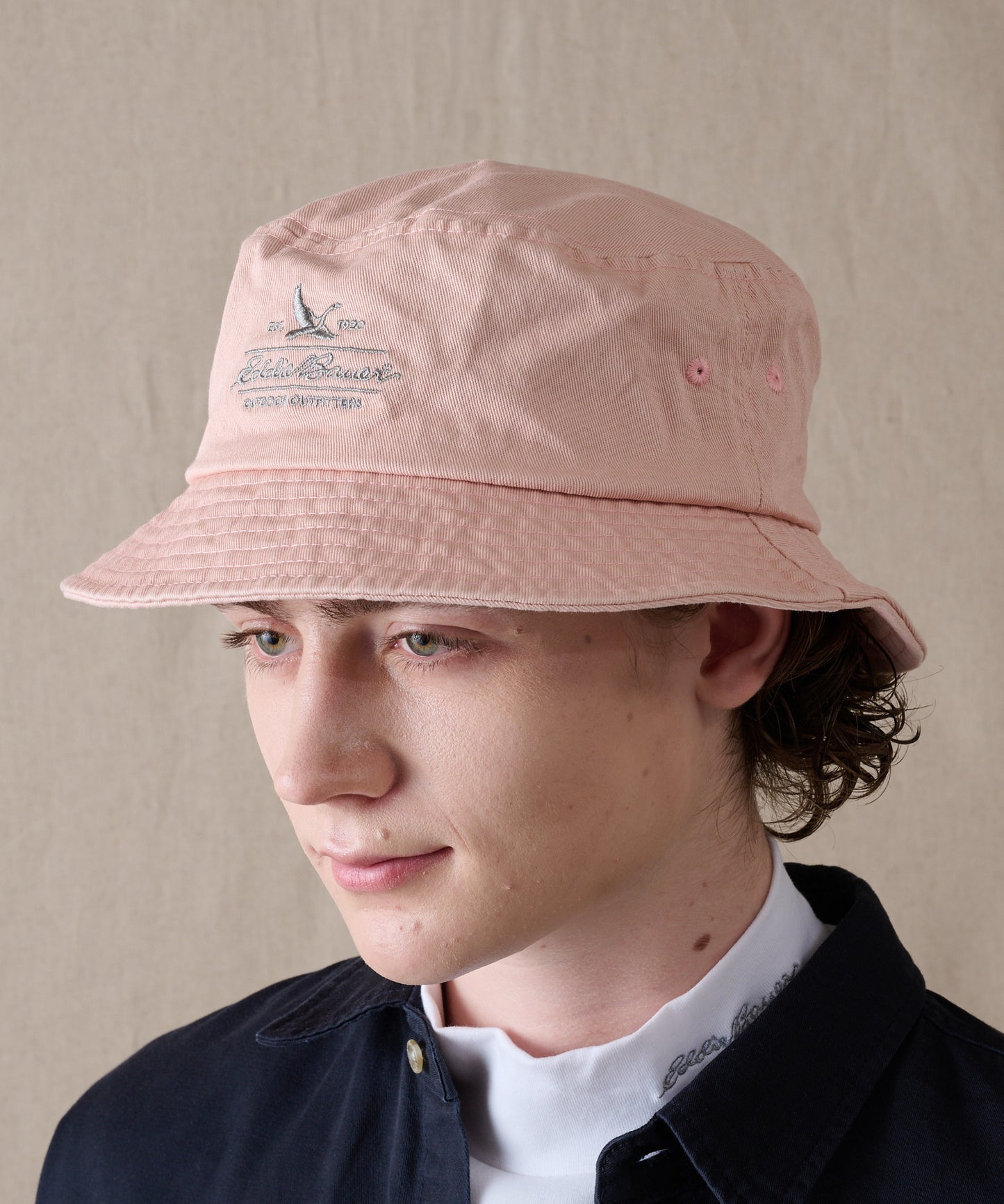 コットンツイル ロゴバケットハット/COTTON TWILL LOGO BUCKET HAT